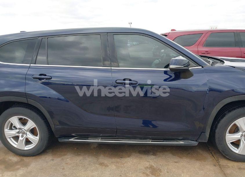 Photo 13 of 2021 Toyota Highlander LE (VIN 5TDZZRAH4MS525894)