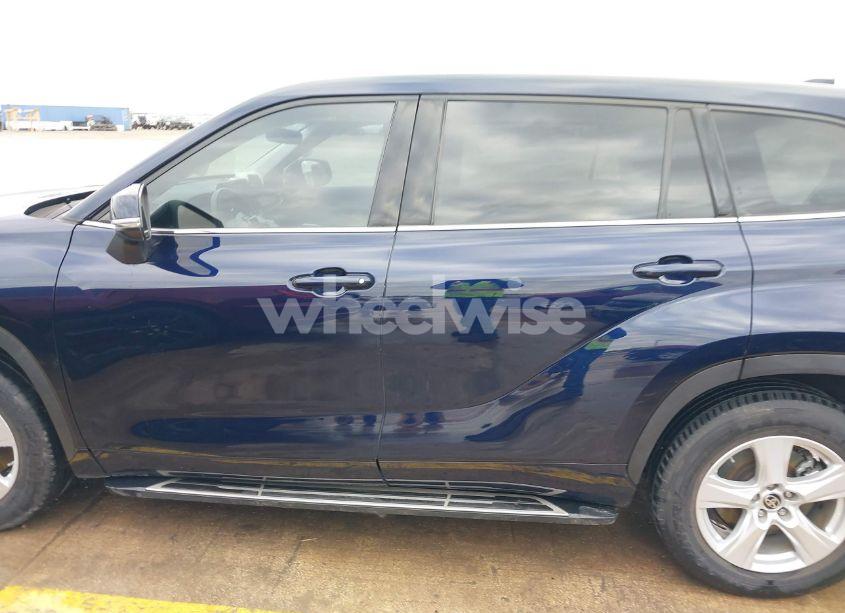 Photo 14 of 2021 Toyota Highlander LE (VIN 5TDZZRAH4MS525894)