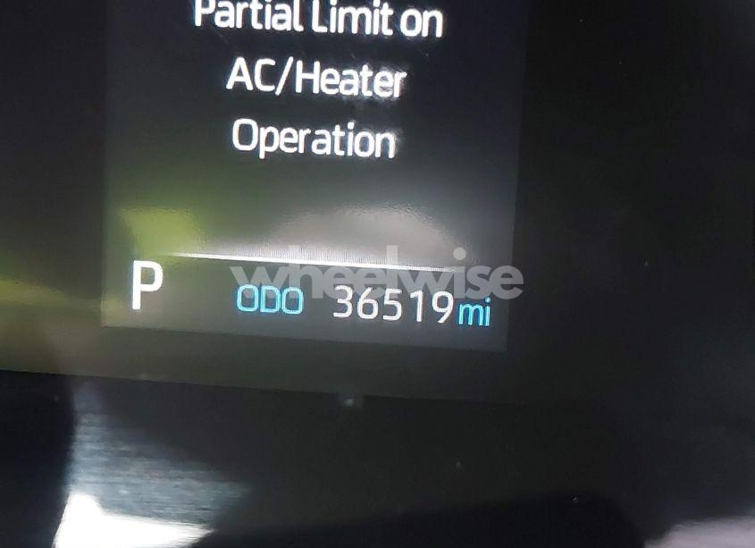 Photo 15 of 2021 Toyota Highlander LE (VIN 5TDZZRAH4MS525894)