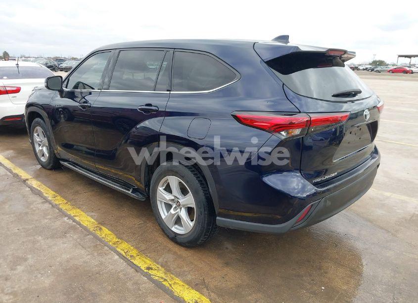 Photo 3 of 2021 Toyota Highlander LE (VIN 5TDZZRAH4MS525894)