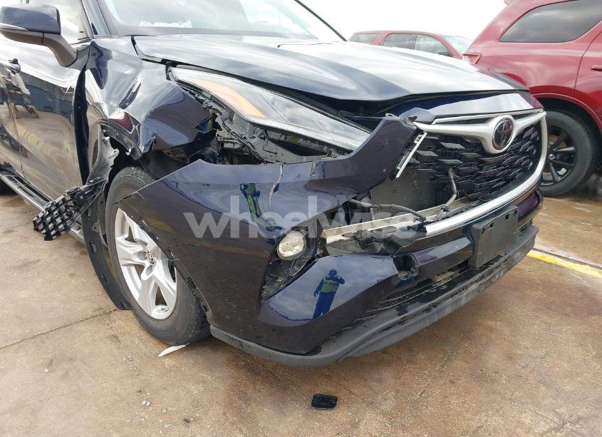 Photo 6 of 2021 Toyota Highlander LE (VIN 5TDZZRAH4MS525894)