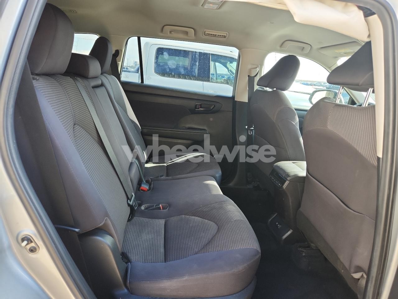 Photo 11 of 2021 TOYOTA HIGHLANDER L (VIN 5TDZZRAH4MS536247)