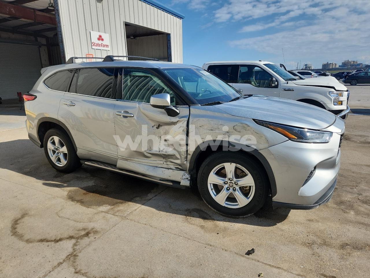 Photo 4 of 2021 TOYOTA HIGHLANDER L (VIN 5TDZZRAH4MS536247)