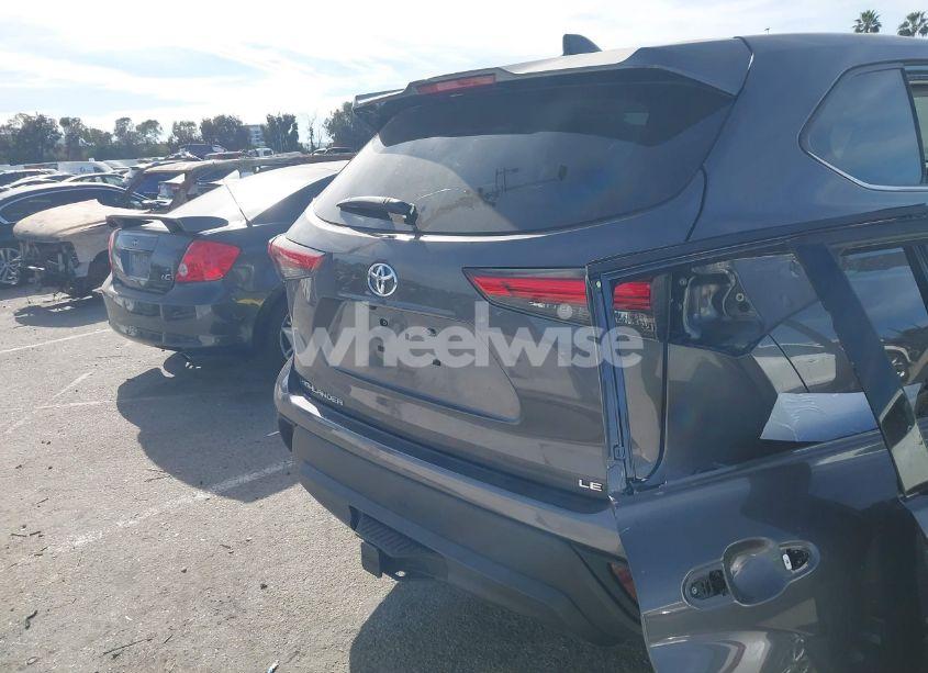 Photo 12 of 2022 Toyota Highlander LE (VIN 5TDZZRAH4NS096760)