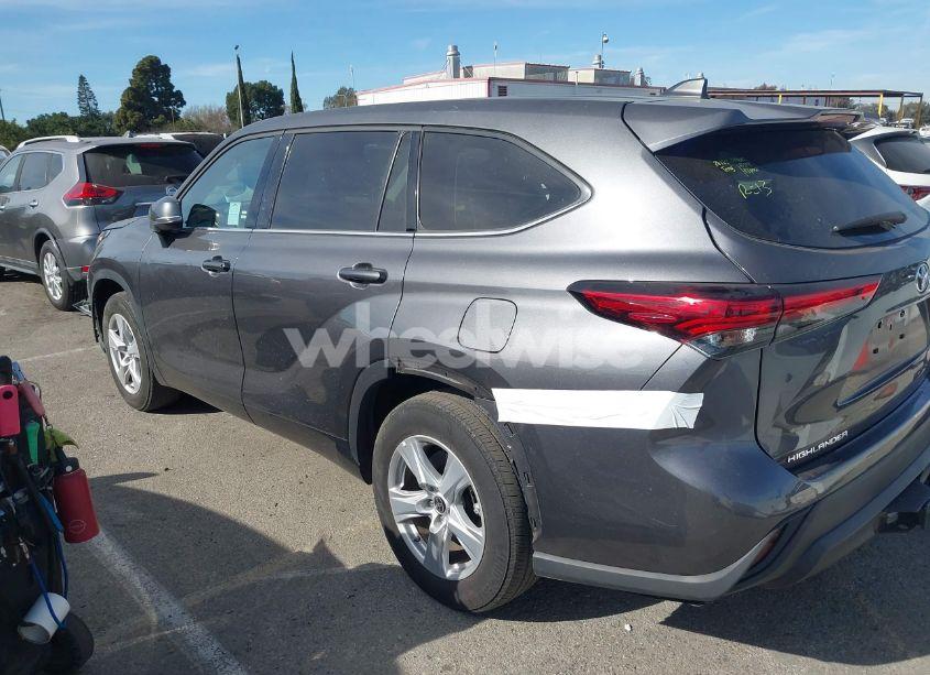 Photo 3 of 2022 Toyota Highlander LE (VIN 5TDZZRAH4NS096760)