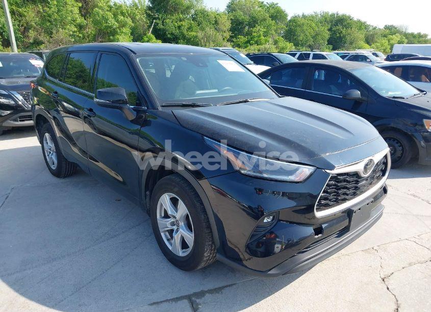 2021 Toyota Highlander LE (VIN 5TDZZRAH5MS525595) main photo