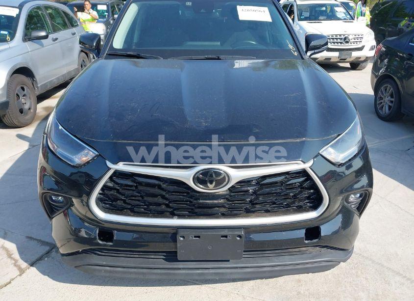 Photo 12 of 2021 Toyota Highlander LE (VIN 5TDZZRAH5MS525595)