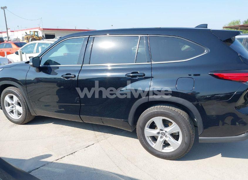Photo 14 of 2021 Toyota Highlander LE (VIN 5TDZZRAH5MS525595)