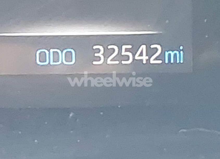 Photo 15 of 2021 Toyota Highlander LE (VIN 5TDZZRAH5MS525595)