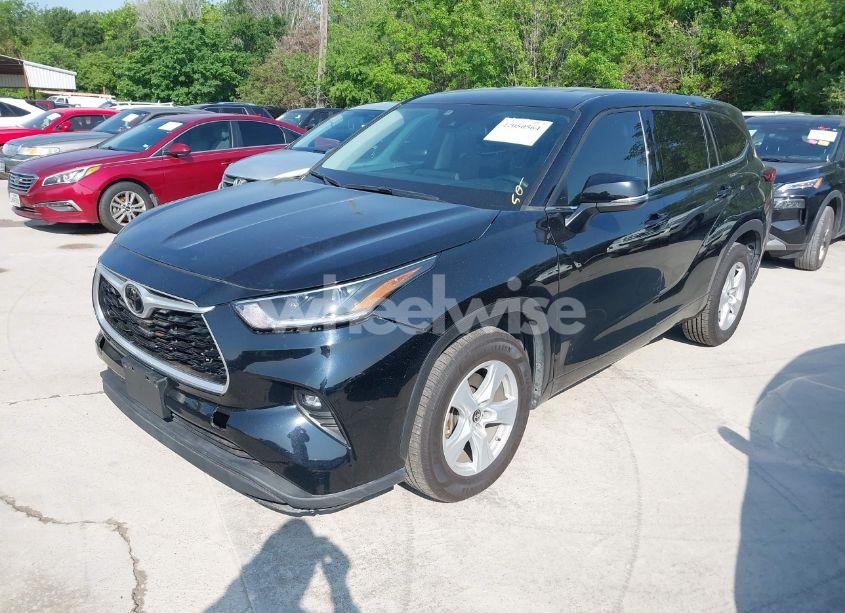 Photo 2 of 2021 Toyota Highlander LE (VIN 5TDZZRAH5MS525595)