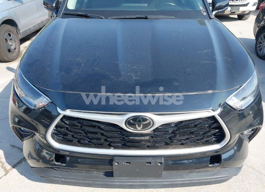 Photo 6 of 2021 Toyota Highlander LE (VIN 5TDZZRAH5MS525595)