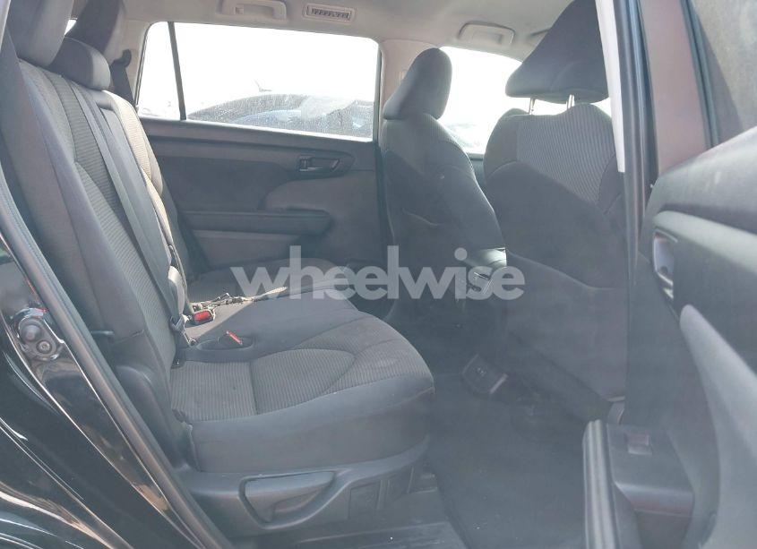 Photo 8 of 2021 Toyota Highlander LE (VIN 5TDZZRAH5MS525595)