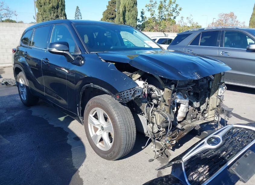 2021 Toyota Highlander LE (VIN 5TDZZRAH6MS515349) main photo