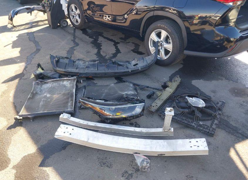 Photo 12 of 2021 Toyota Highlander LE (VIN 5TDZZRAH6MS515349)