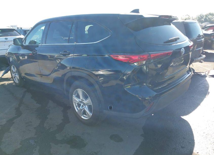 Photo 3 of 2021 Toyota Highlander LE (VIN 5TDZZRAH6MS515349)