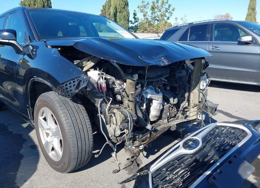 Photo 6 of 2021 Toyota Highlander LE (VIN 5TDZZRAH6MS515349)