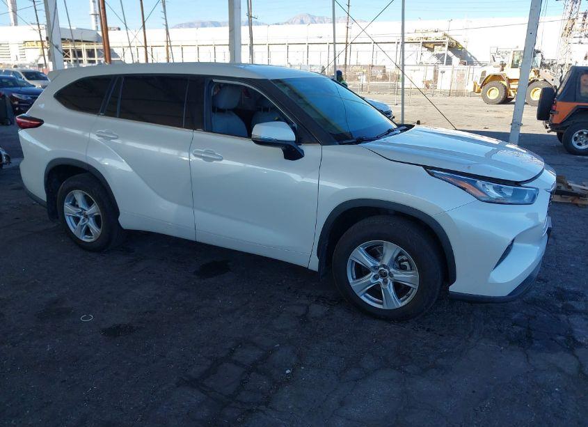 2020 Toyota Highlander LE (VIN 5TDZZRAH7LS013884) main photo