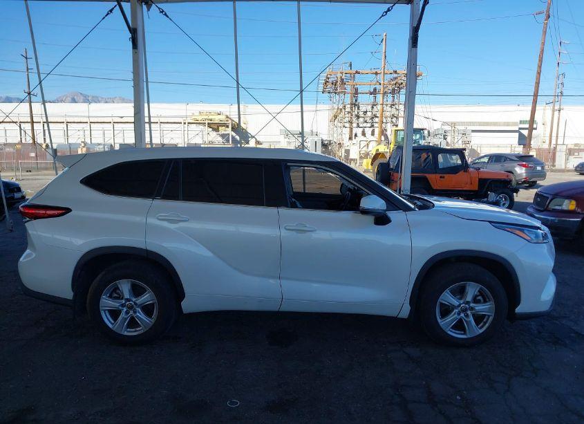 Photo 13 of 2020 Toyota Highlander LE (VIN 5TDZZRAH7LS013884)