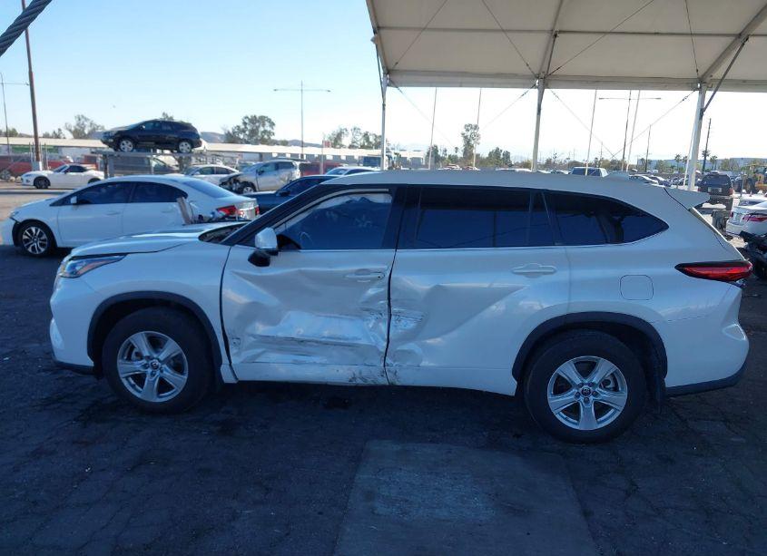 Photo 14 of 2020 Toyota Highlander LE (VIN 5TDZZRAH7LS013884)