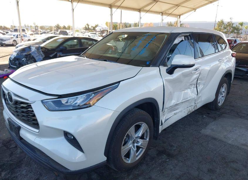 Photo 2 of 2020 Toyota Highlander LE (VIN 5TDZZRAH7LS013884)