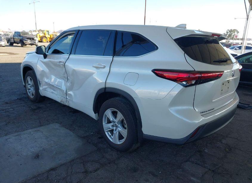 Photo 3 of 2020 Toyota Highlander LE (VIN 5TDZZRAH7LS013884)