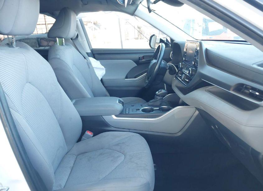 Photo 5 of 2020 Toyota Highlander LE (VIN 5TDZZRAH7LS013884)