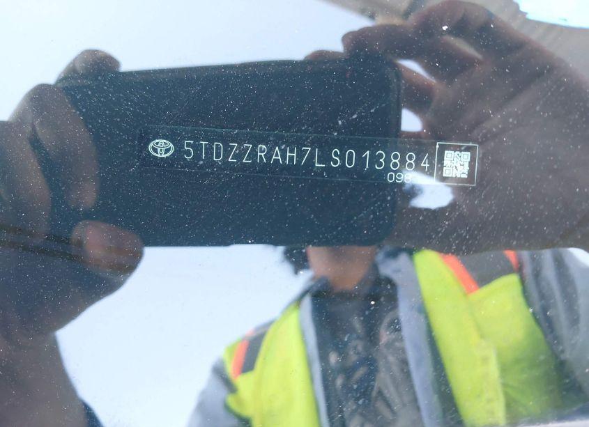 Photo 9 of 2020 Toyota Highlander LE (VIN 5TDZZRAH7LS013884)