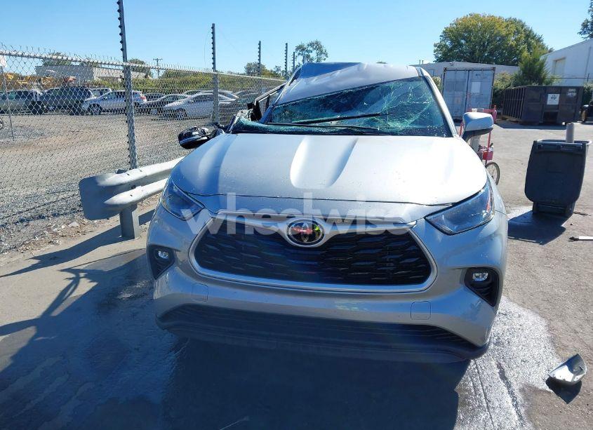 Photo 12 of 2022 Toyota Highlander LE (VIN 5TDZZRAH7NS558227)
