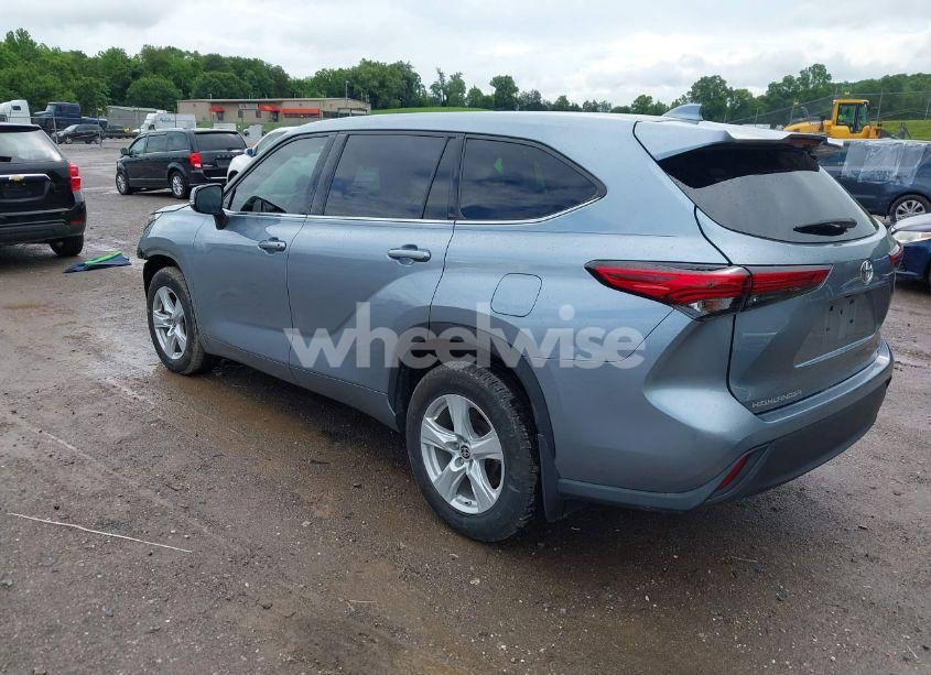 Photo 3 of 2021 Toyota Highlander L/LE (VIN 5TDZZRAH8MS032512)