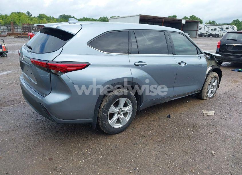 Photo 4 of 2021 Toyota Highlander L/LE (VIN 5TDZZRAH8MS032512)