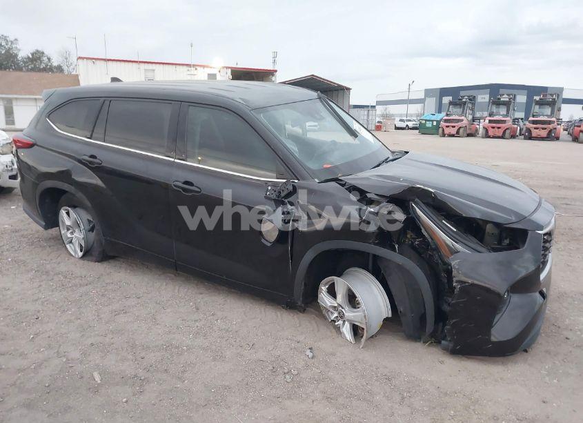 2021 Toyota Highlander LE (VIN 5TDZZRAH9MS051389) main photo