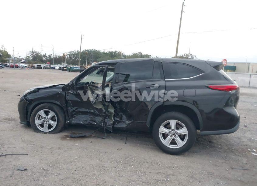 Photo 14 of 2021 Toyota Highlander LE (VIN 5TDZZRAH9MS051389)