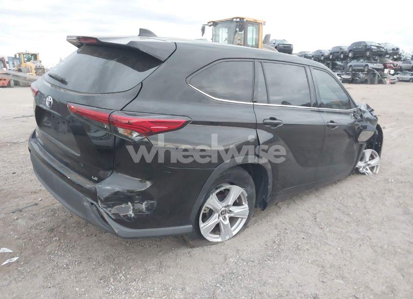 Photo 4 of 2021 Toyota Highlander LE (VIN 5TDZZRAH9MS051389)