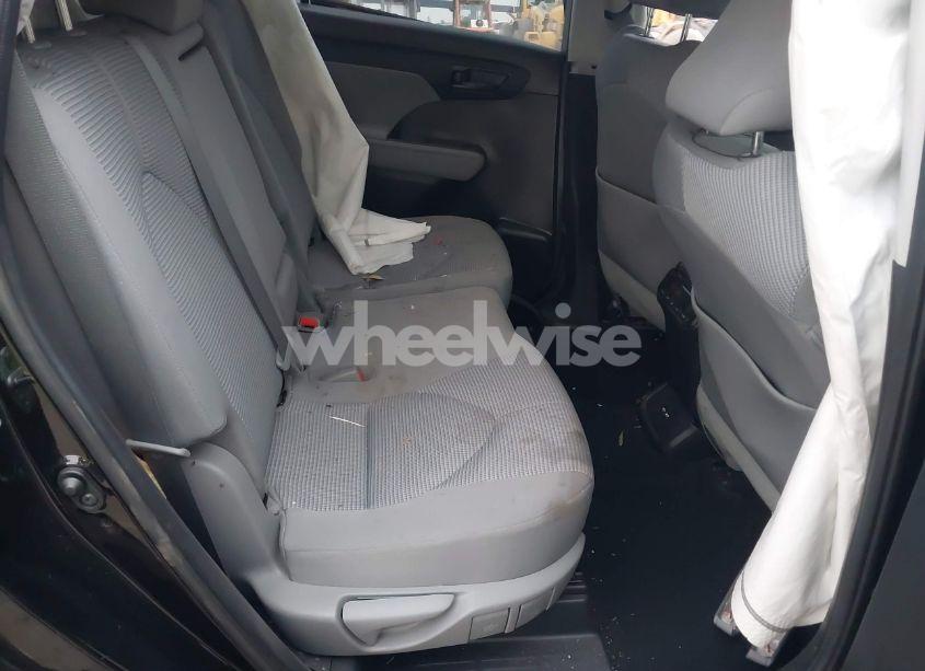 Photo 8 of 2021 Toyota Highlander LE (VIN 5TDZZRAH9MS051389)