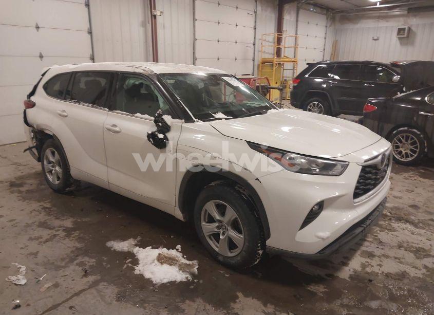 2021 Toyota Highlander LE (VIN 5TDZZRAH9MS523624) main photo