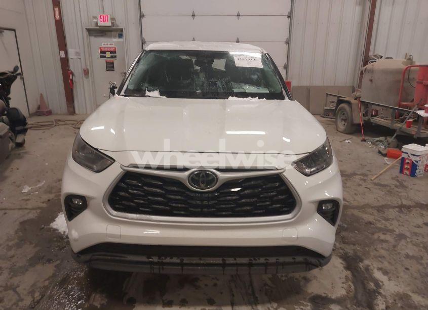 Photo 12 of 2021 Toyota Highlander LE (VIN 5TDZZRAH9MS523624)