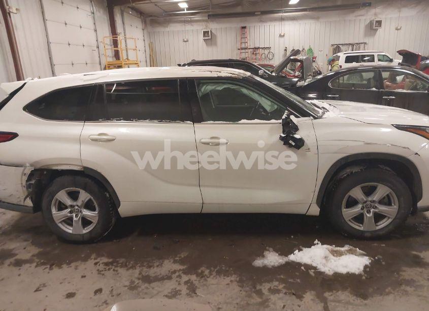 Photo 13 of 2021 Toyota Highlander LE (VIN 5TDZZRAH9MS523624)