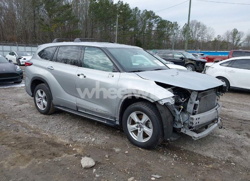 2021 Toyota Highlander LE (VIN 5TDZZRAH9MS529942) main photo