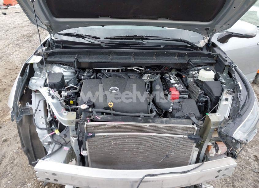 Photo 10 of 2021 Toyota Highlander LE (VIN 5TDZZRAH9MS529942)