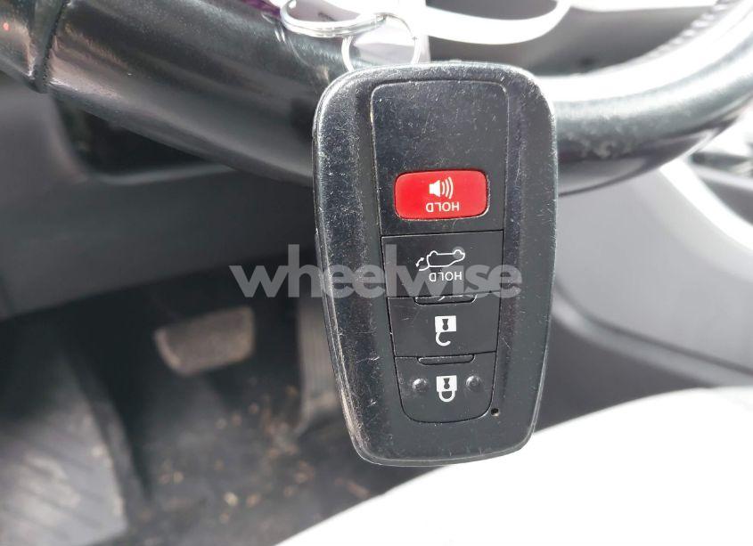 Photo 11 of 2021 Toyota Highlander LE (VIN 5TDZZRAH9MS529942)