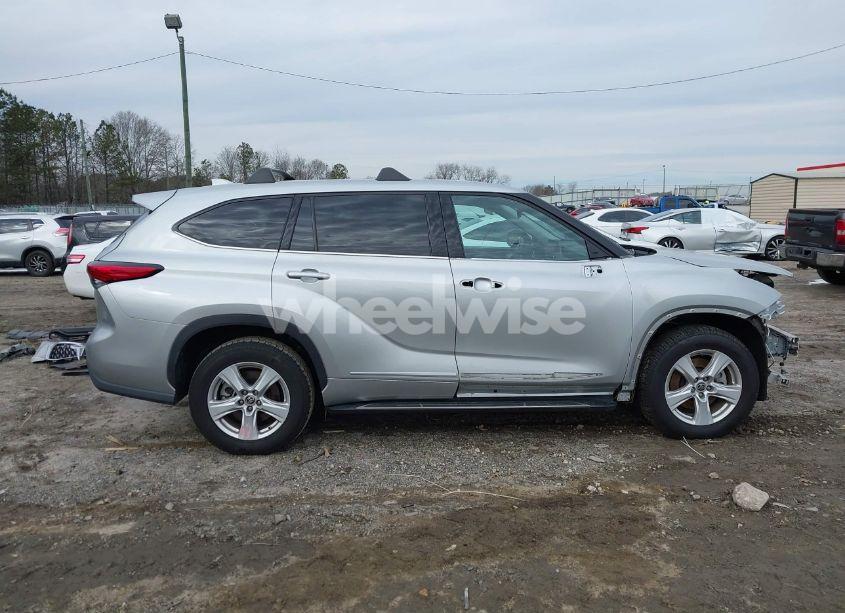 Photo 14 of 2021 Toyota Highlander LE (VIN 5TDZZRAH9MS529942)