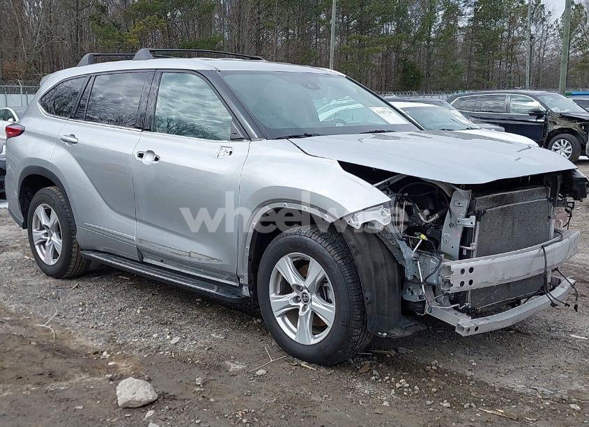 Photo 6 of 2021 Toyota Highlander LE (VIN 5TDZZRAH9MS529942)