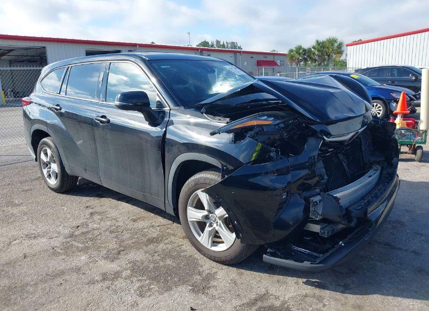 2020 Toyota Highlander LE (VIN 5TDZZRAHXLS013443) main photo