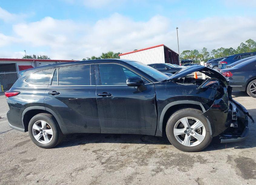 Photo 14 of 2020 Toyota Highlander LE (VIN 5TDZZRAHXLS013443)