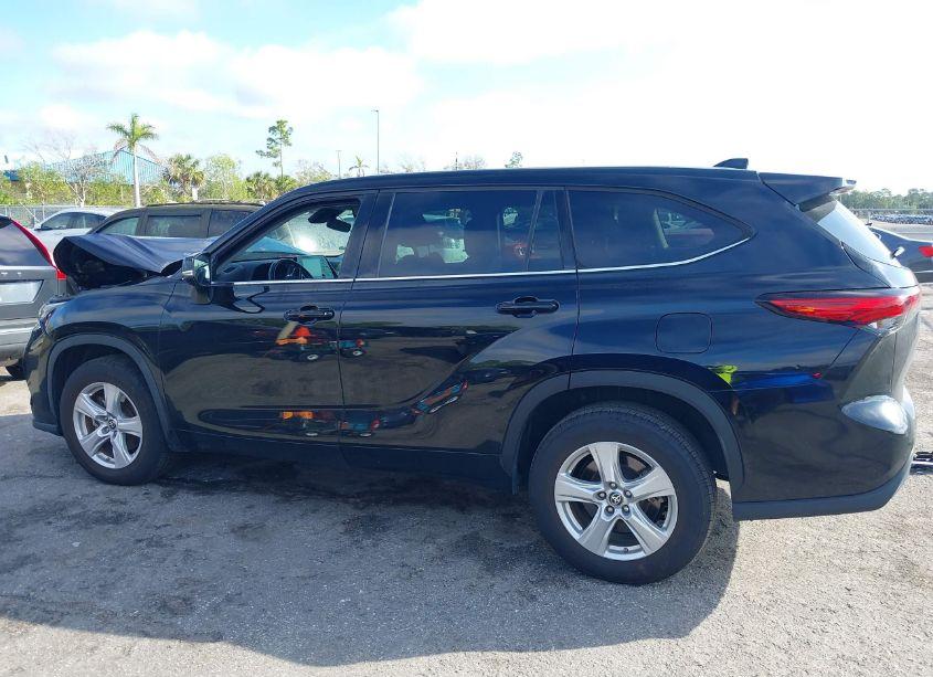 Photo 15 of 2020 Toyota Highlander LE (VIN 5TDZZRAHXLS013443)