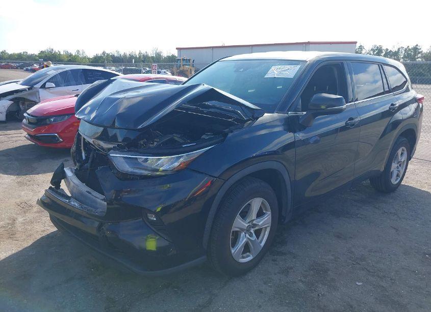 Photo 2 of 2020 Toyota Highlander LE (VIN 5TDZZRAHXLS013443)