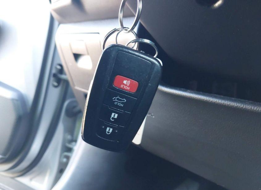 Photo 11 of 2020 Toyota Highlander LE (VIN 5TDZZRAHXLS015158)