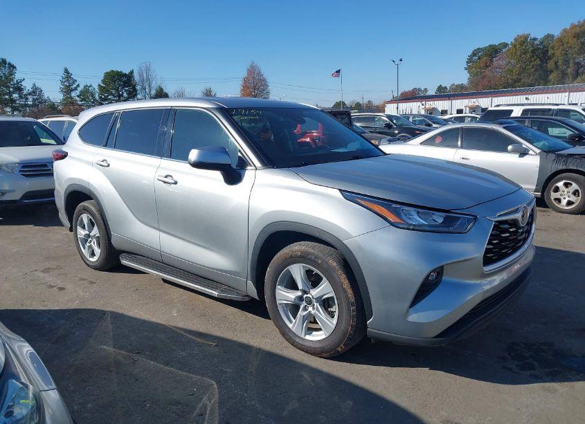 Photo 14 of 2020 Toyota Highlander LE (VIN 5TDZZRAHXLS015158)