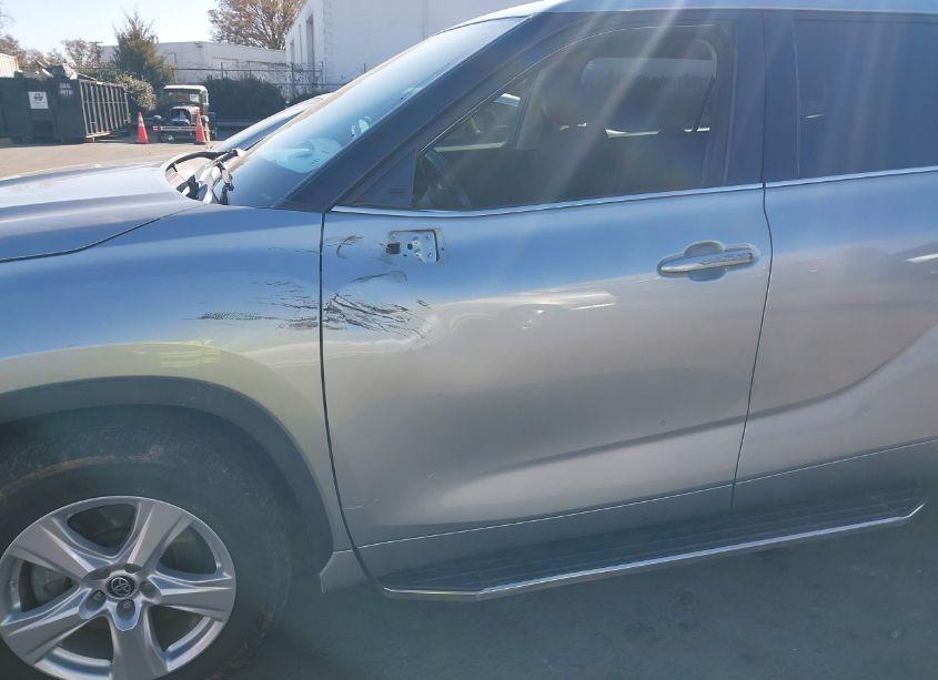 Photo 18 of 2020 Toyota Highlander LE (VIN 5TDZZRAHXLS015158)