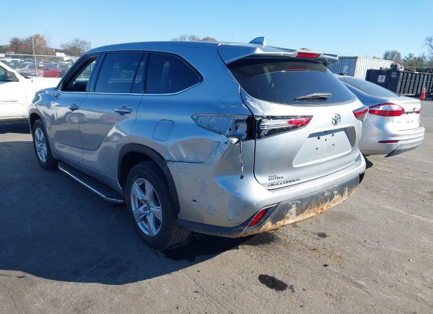 Photo 3 of 2020 Toyota Highlander LE (VIN 5TDZZRAHXLS015158)